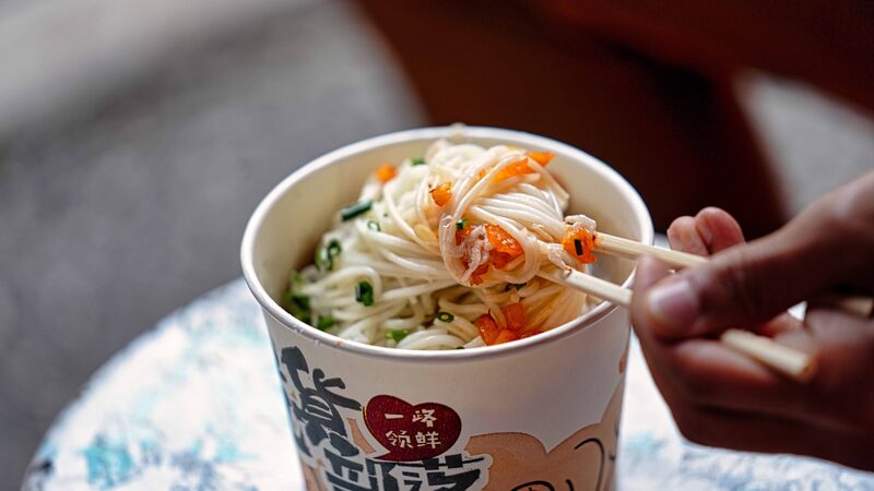 This dock worker's breakfast is a local delicacy in Wuhan video poster