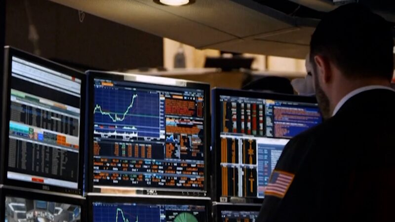 Trumps_tariffs_spark_stock_market_turmoil_poster - My Global News: Young Voices Trump’s tariffs spark stock market turmoil video poster