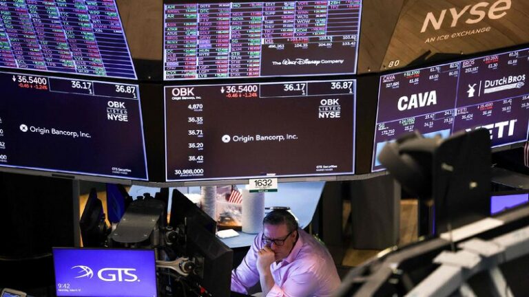 U.S. stock market loses $4 trillion in value