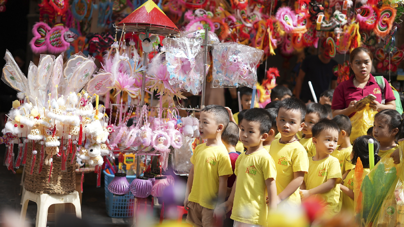 Vietnam's Mid-Autumn Festival: A festive celebration for children
