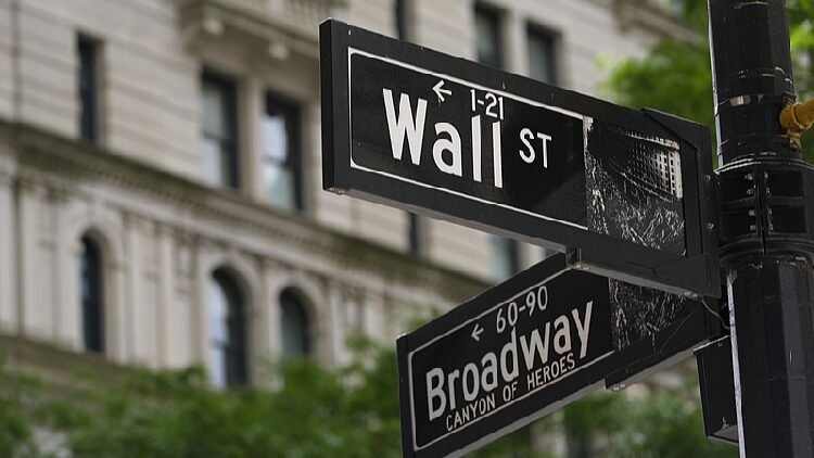 Wall_Street_hit_by_Trump_tariffs_on_Canada_and_Mexico - My Global News: Young Voices Wall Street hit by Trump tariffs on Canada and Mexico