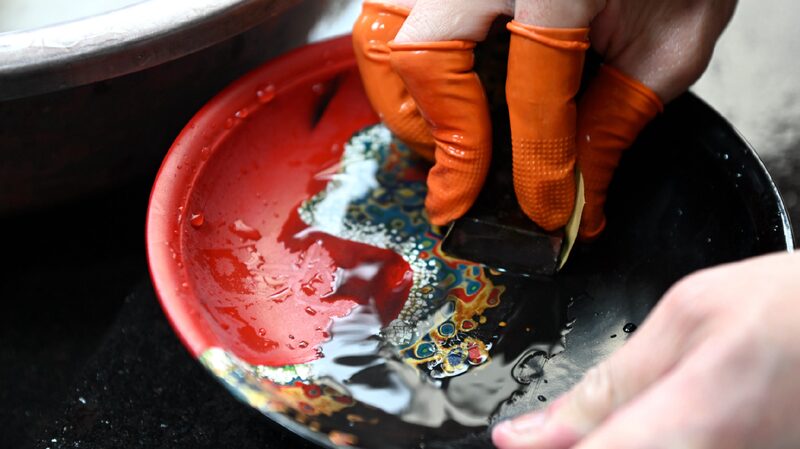 Young_artisans_breathe_new_life_into_Fujians_lacquerware - My Global News: Young Voices Young artisans breathe new life into Fujian's lacquerware