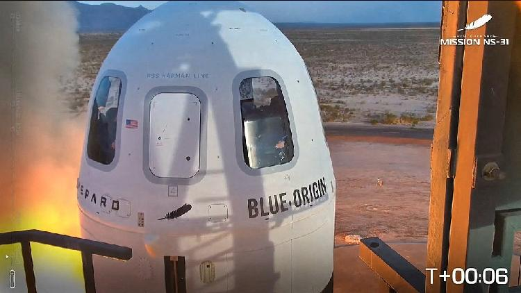 Blue Origin launches an all-female celebrity crew