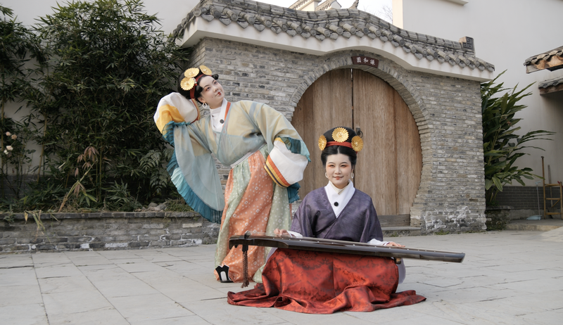 Chengdu makeup artist turns ancient relics into living beauty video poster