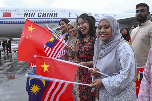 China and Malaysia: Building a Friendship for the Future! π China, Malaysia eye high-level strategic community with shared future