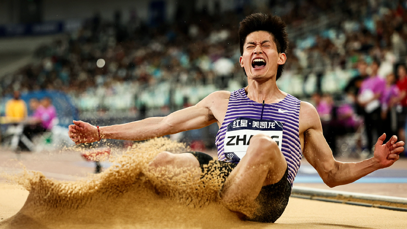 China’s Zhang Mingkun Leaps to Long Jump Victory at Xiamen Diamond League! China's Zhang Mingkun wins men's long jump at Diamond League in Xiamen