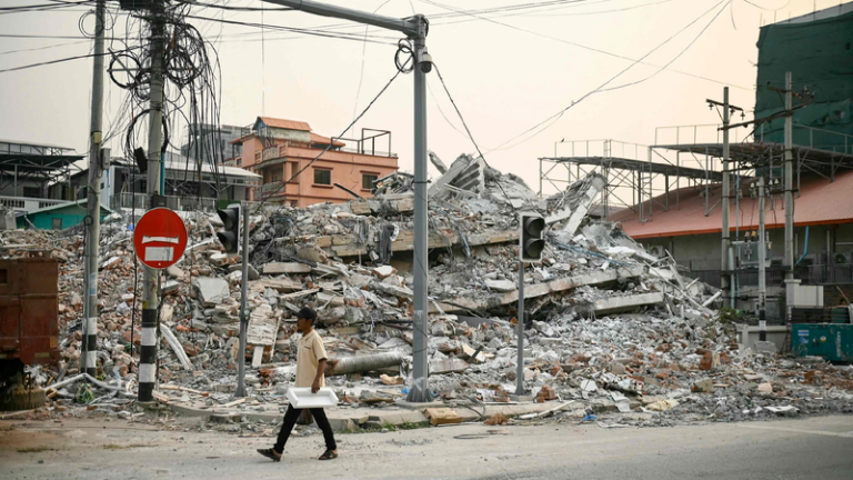 Chinese rescuers deliver on-site care in Myanmar quake zone