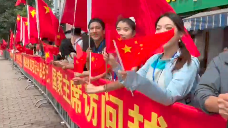 Crowds_gather_to_welcome_President_Xi_Jinping_in_Vietnam_poster - My Global News: Young Voices Crowds gather to welcome President Xi Jinping in Vietnam video poster