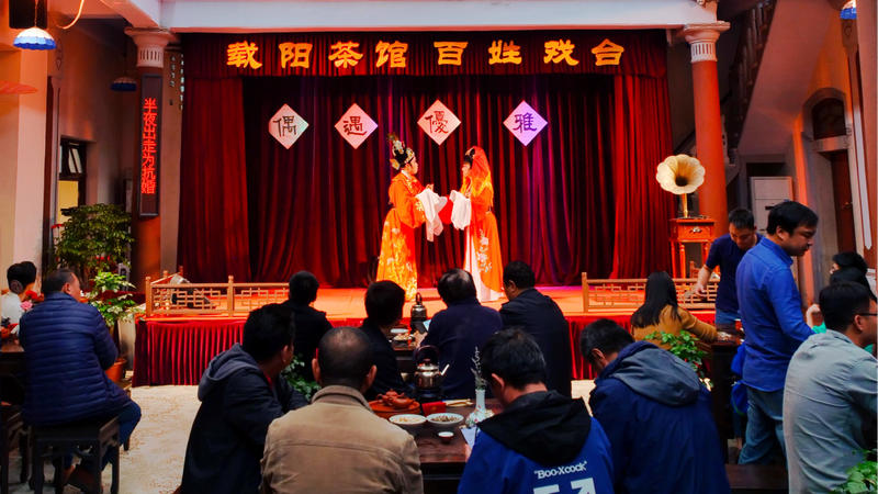 Enjoy opera at a teahouse in Chaozhou