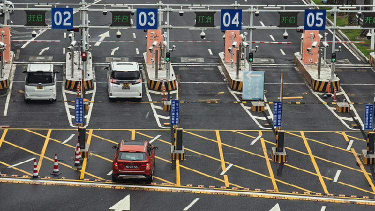 World’s Longest Sea Bridge Sees Record-Breaking Travel Surge! ๐ Hong Kong-Zhuhai-Macao Bridge sees surge in foreign passengers