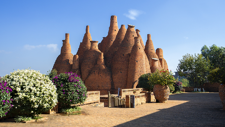 Live_Discovering_architectural_art_at_50_Cloud_Artists_Lounge - My Global News: Young Voices Live: Discovering architectural art at 50% Cloud Artists Lounge