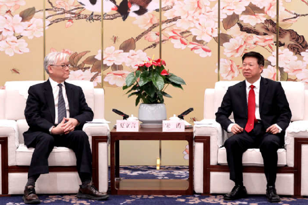 Chinese Mainland and Taiwan Leaders Meet to Build Friendship π Mainland's Taiwan affairs official meets with KMT vice chairman