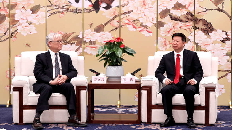 Mainland's Taiwan affairs official meets with KMT vice chairman