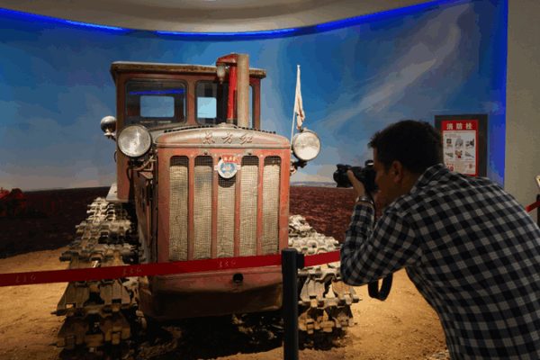 Discovering China’s Farming History at an Amazing Museum! Media delegation traces China's farming roots at Luoyang museum