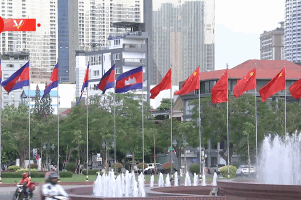 President Xi Travels to Cambodia for a Friendly Visit ๐ค President Xi to arrive in Phnom Penh for state visit to Cambodia