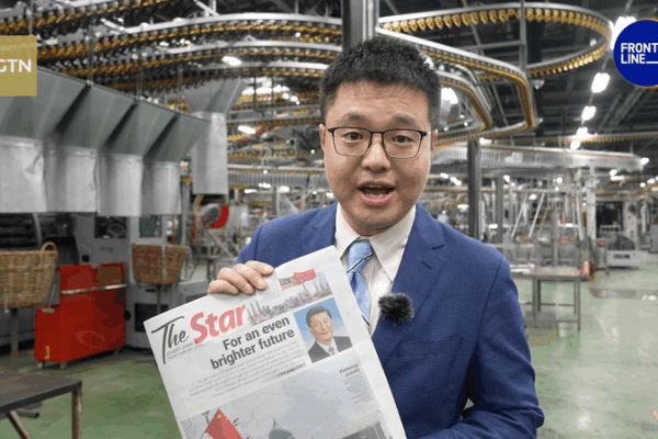 President Xi vows to pursue mutual success with Malaysia and ASEAN video poster