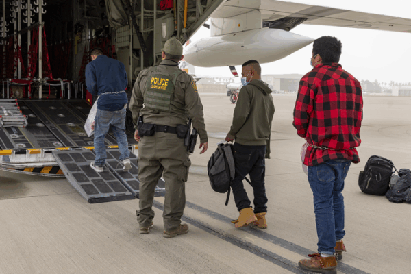 Farmworkers and Bird Flu: Why Everyone Needs Care 🐔❤️ Report: Immigration crackdown hinders bird flu prevention in U.S.