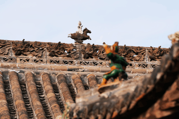 Meet the Magical Creatures Guarding Ancient Chinese Roofs! Roof guardians: Celestial sentries of Chinese architecture
