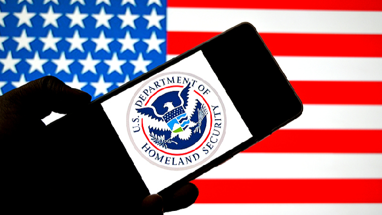 U.S. immigration agency mistakenly tells Ukrainian refugees to leave