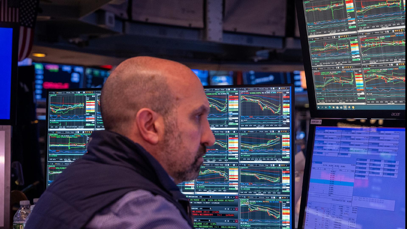 U.S. stocks sink as Trump renews criticism of Powell