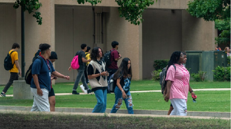 U.S. youth's disillusionment and disconnection from American politics