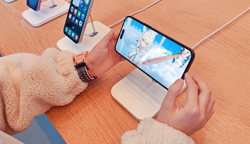 Why Trump's trade war can't lure Apple to make iPhones in America