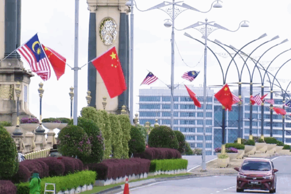 President Xi Calls for Stronger Friendship Between China and Malaysia! π Xi calls for deeper China-Malaysia ties in signed article
