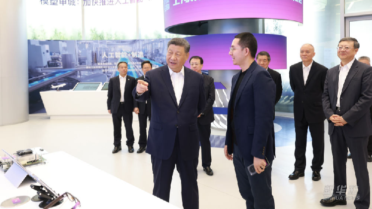 President Xi Jinping Explores AI Tech with Young Innovators in Shanghai! π Xi inspects AI industry in Shanghai, calling for its development
