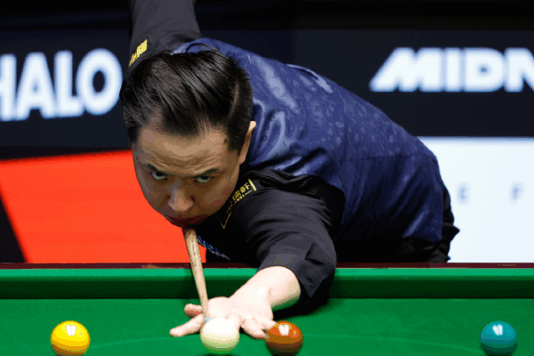 Snooker Showdown: Xiao Guodong Ties with John Higgins at 4-4! Xiao Guodong holds John Higgins 4-4 at World Snooker Championship