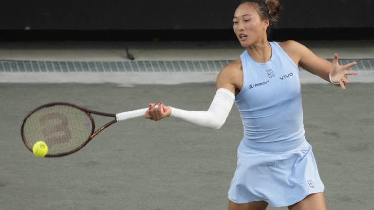 Zheng extends clay-court winning streak to 12 with win over Sakkari