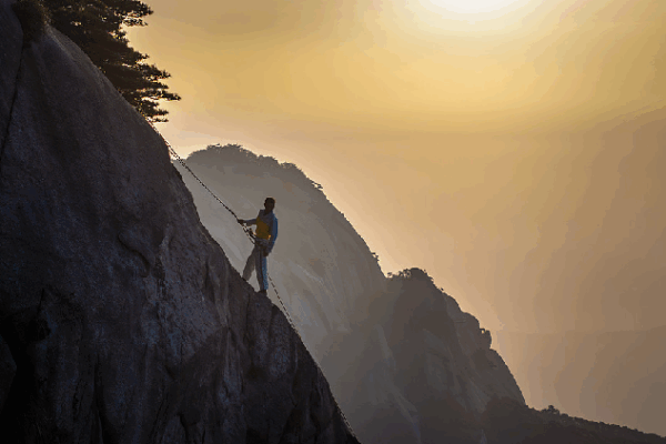 Meet the Brave Cliff Cleaners Keeping Tianzhu Mountain Beautiful! 🏔️🧹 20 years on the edge: Meet the cliffside cleaners of Tianzhu Mountain