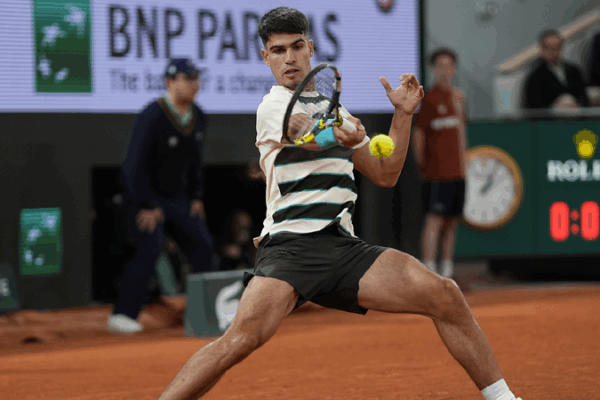 Alcaraz’s Comeback Magic at the French Open! ๐พ Alcaraz stumbles but ousts Dzumhur to reach round of 16 at French Open