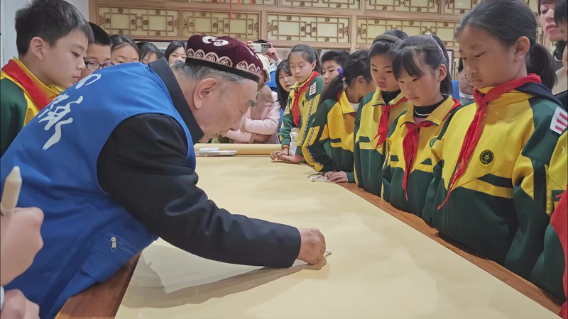 Kids Explore Traditional Chinese Architecture Ahead of Children’s Day Architectural traditions shared with young ahead of Children's Day video poster