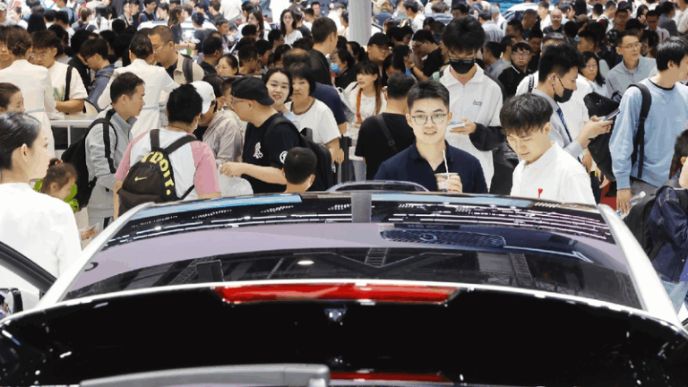 Auto show in Shanghai draws crowds during Labor Day holiday