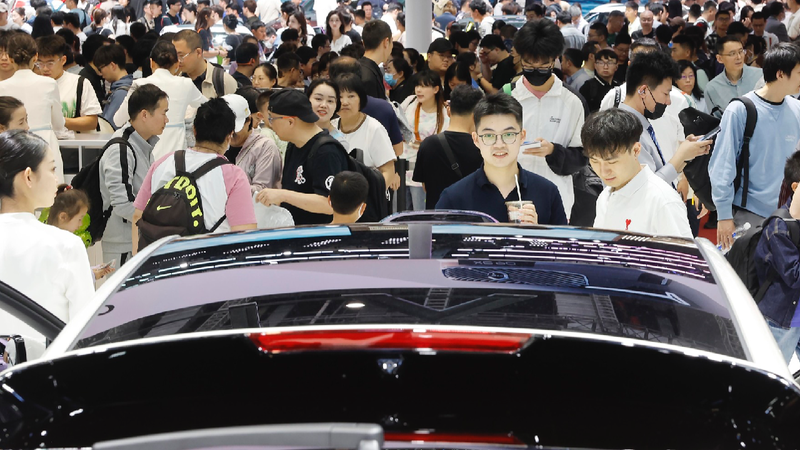 Auto show in Shanghai draws crowds during Labor Day holiday