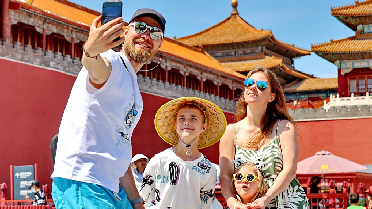 Beijing’s Palace Museum Welcomes International Travelers with Open Arms! ๐ Beijing's Palace Museum welcomes wave of global travelers