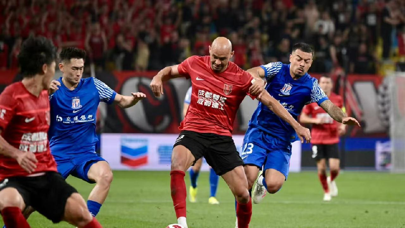 CSL: Chengdu edge Shanghai Shenhua to go top, QWC defeat Meizhou