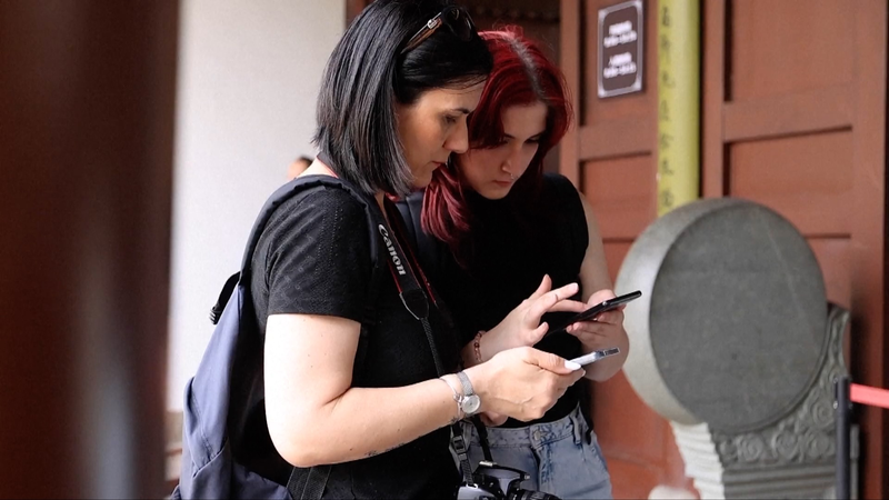 China boosts mobile payment access for international travelers video poster