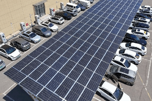 China’s Super-Fast Electric Car Chargers Make Holiday Travel a Breeze! 🚗⚡️ China powers up NEV travel infrastructure for May Day holiday surge