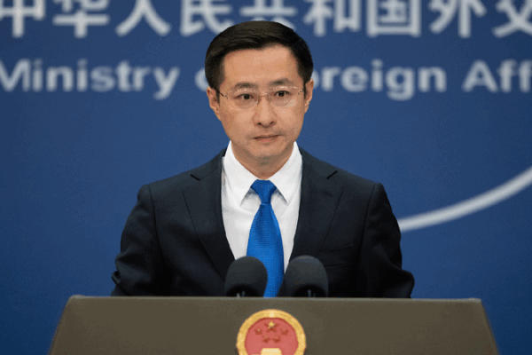 China Urges U.S. to Stop Weapons Sales to Taiwan Region China urges U.S. to halt weapons sales to Taiwan region