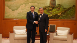 China and Thailand Team Up for Peace! πβοΈ Chinese FM meets chairman of Asian Peace and Reconciliation Council