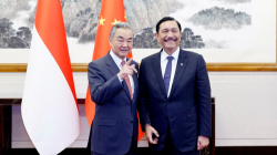 China and Indonesia Team Up for High-Speed Adventures! ๐ Chinese FM meets chairman of Indonesia's National Economic Council
