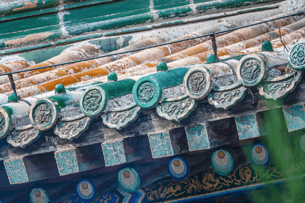 Discover the Secrets of Chinese Eave Tiles: Guardians of the Past! 🏮 Chinese eaves: Protectors or historians?