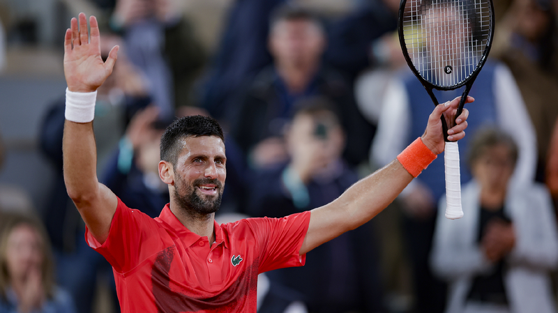 Djokovic cruises into French Open 2nd round, Norrie upsets Medvedev