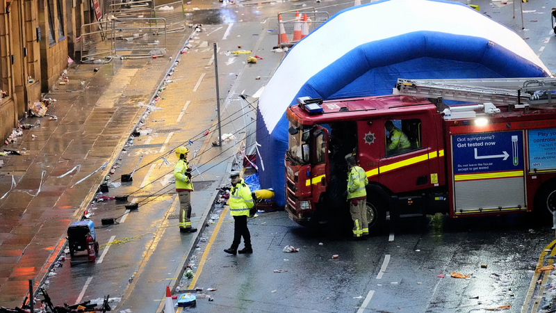 🚗 Car Accident at Liverpool’s Celebration: Many People Hurt 😢 Dozens injured after car plows into crowds at Liverpool title parade