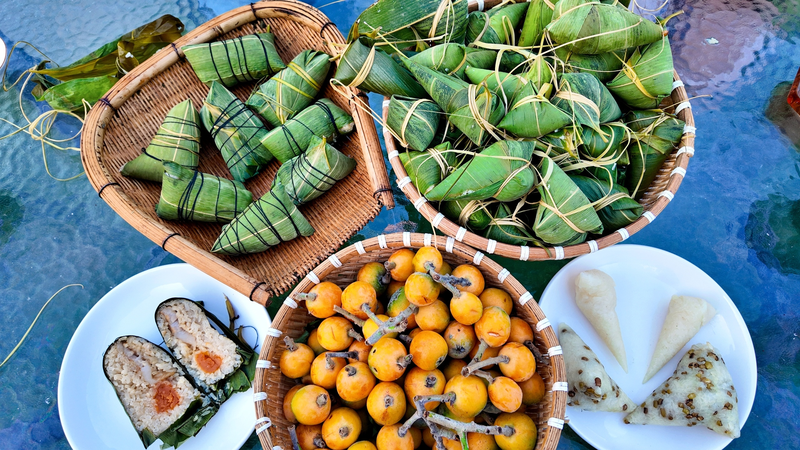 Zongzi Fun: Making Tasty Treats for the Dragon Boat Festival in Guizhou! ๐ Fragrant zongzi tradition comes alive in Guizhou video poster