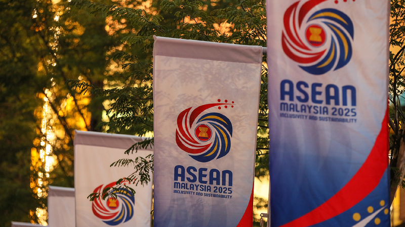 Building a Triangle of Friendship: China, ASEAN, and GCC Unite! Full text: Remarks by Chinese premier at the ASEAN-China-GCC Summit