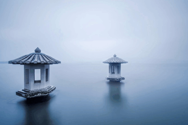 Hangzhou’s Rainy Magic: Like Sipping a Cup of Longjing Tea Hangzhou in the rain is like a cup of Longjing tea
