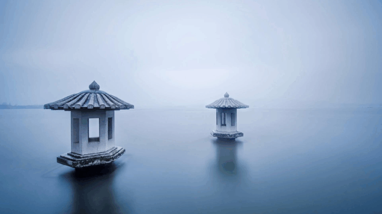 Hangzhou in the rain is like a cup of Longjing tea