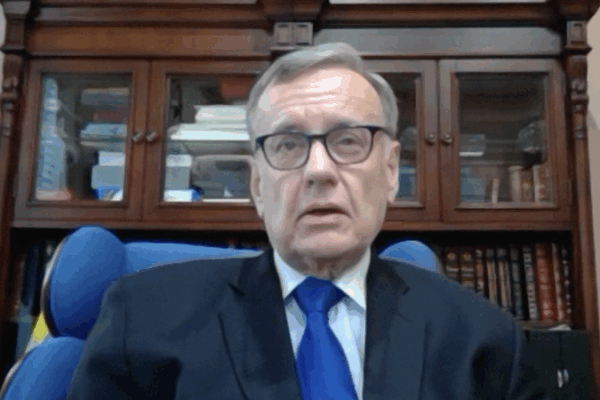 US Car Makers Face Big Changes Due to New Tariffs! Institute: US automakers face 'dramatic impact' from tariffs video poster